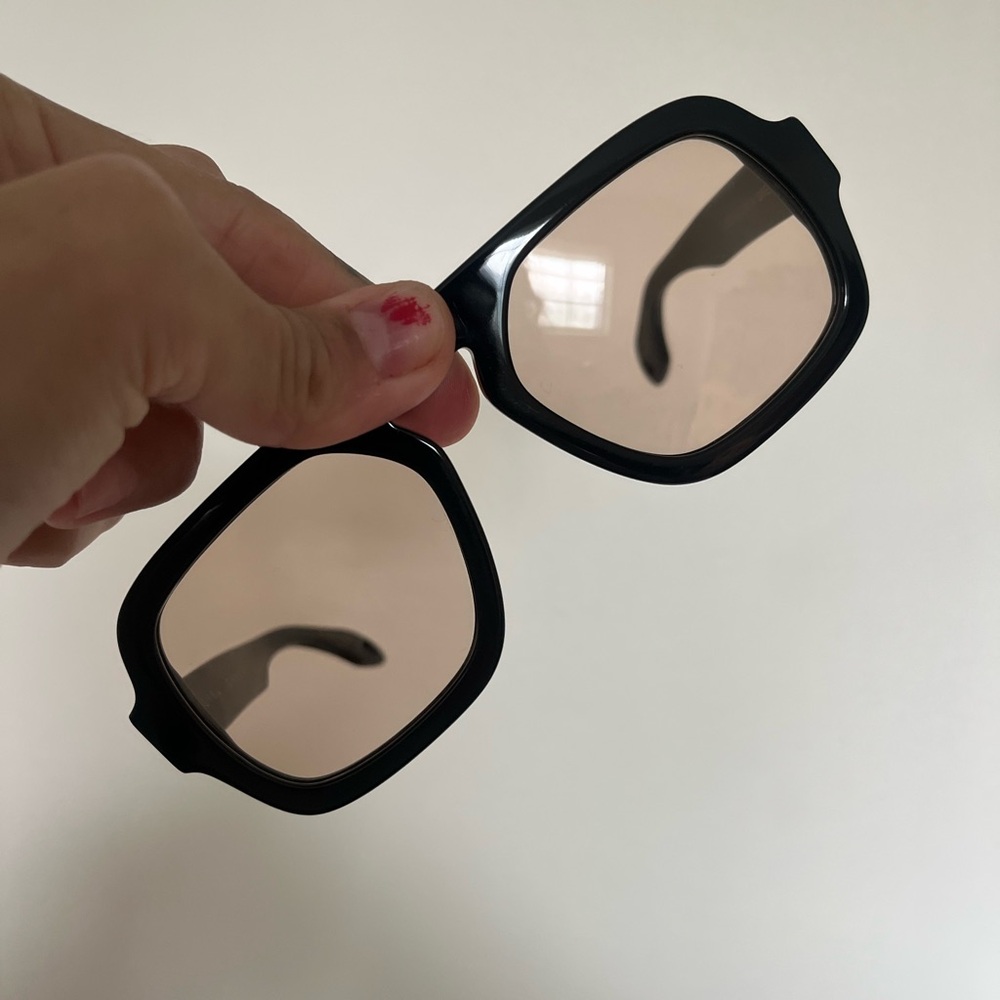 Elisa Johnson Jane Sunglasses in gloss black